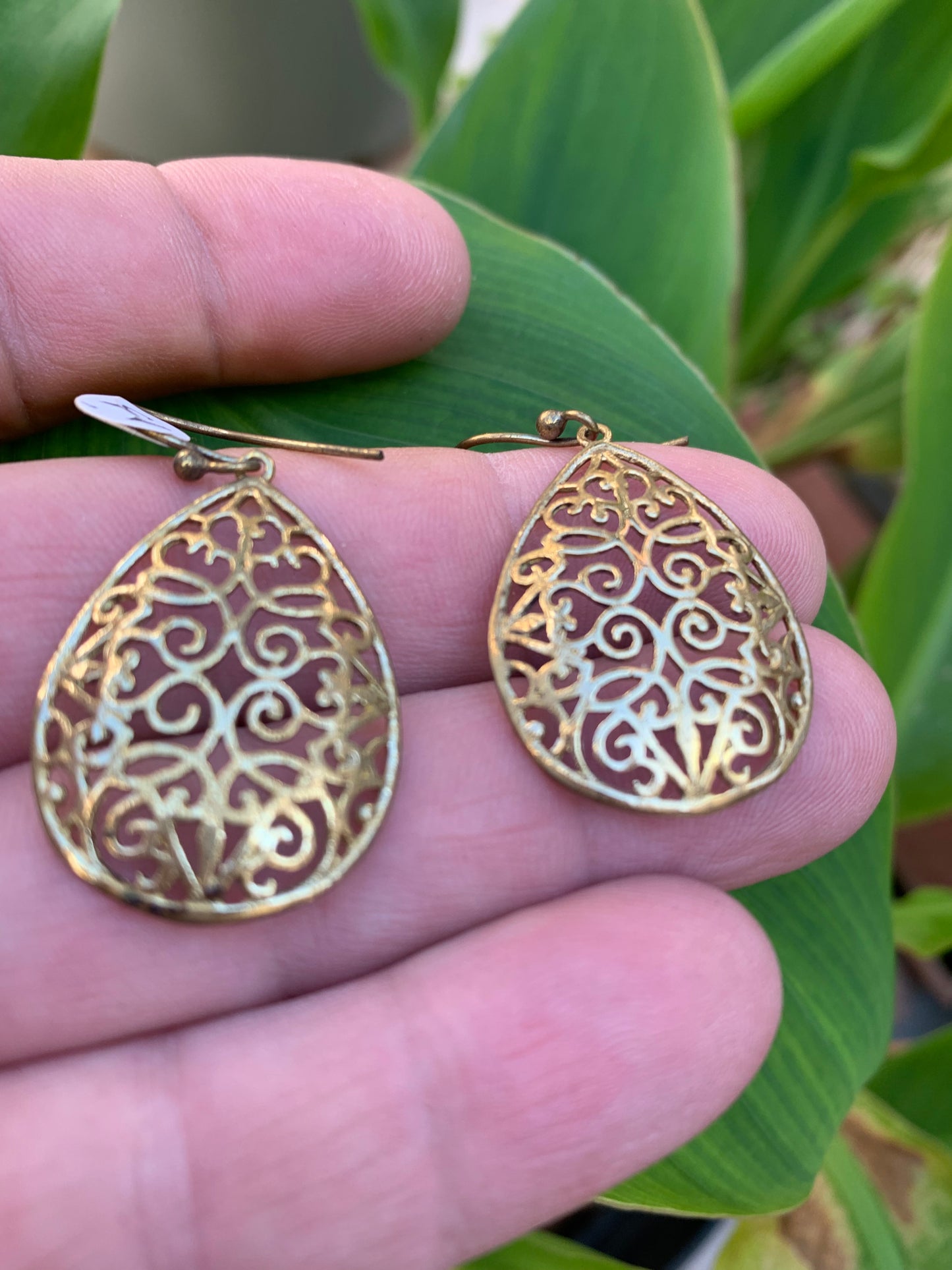 Boucles d'oreilles en forme de Mandala ovale de 35 millimètres de diamètre, hauteur totale de 55mm. Finition laiton, superbes pièces, parfait !