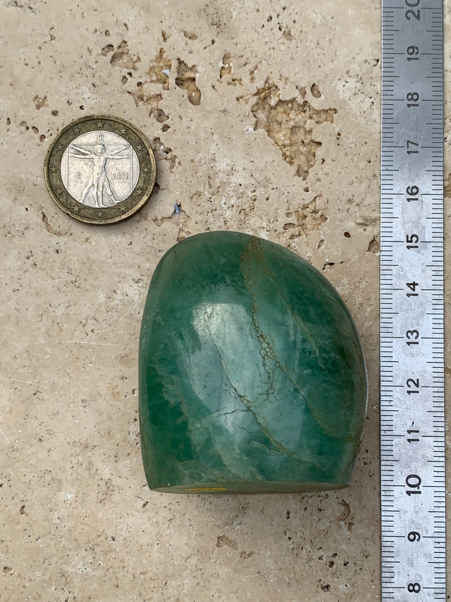 Fluorite verte, forme libre de 50 mm x 43 x 30 - 117,6 grammes. Belle qualité, magnifique pièce !