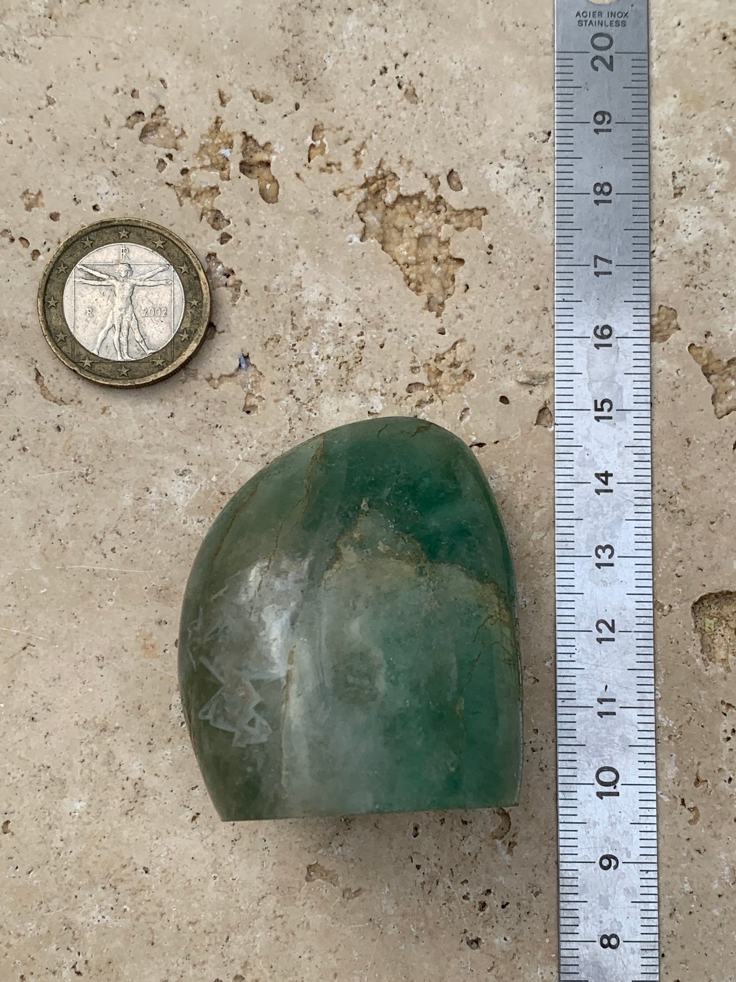 Fluorite verte, forme libre de 50 mm x 43 x 30 - 117,6 grammes. Belle qualité, magnifique pièce !