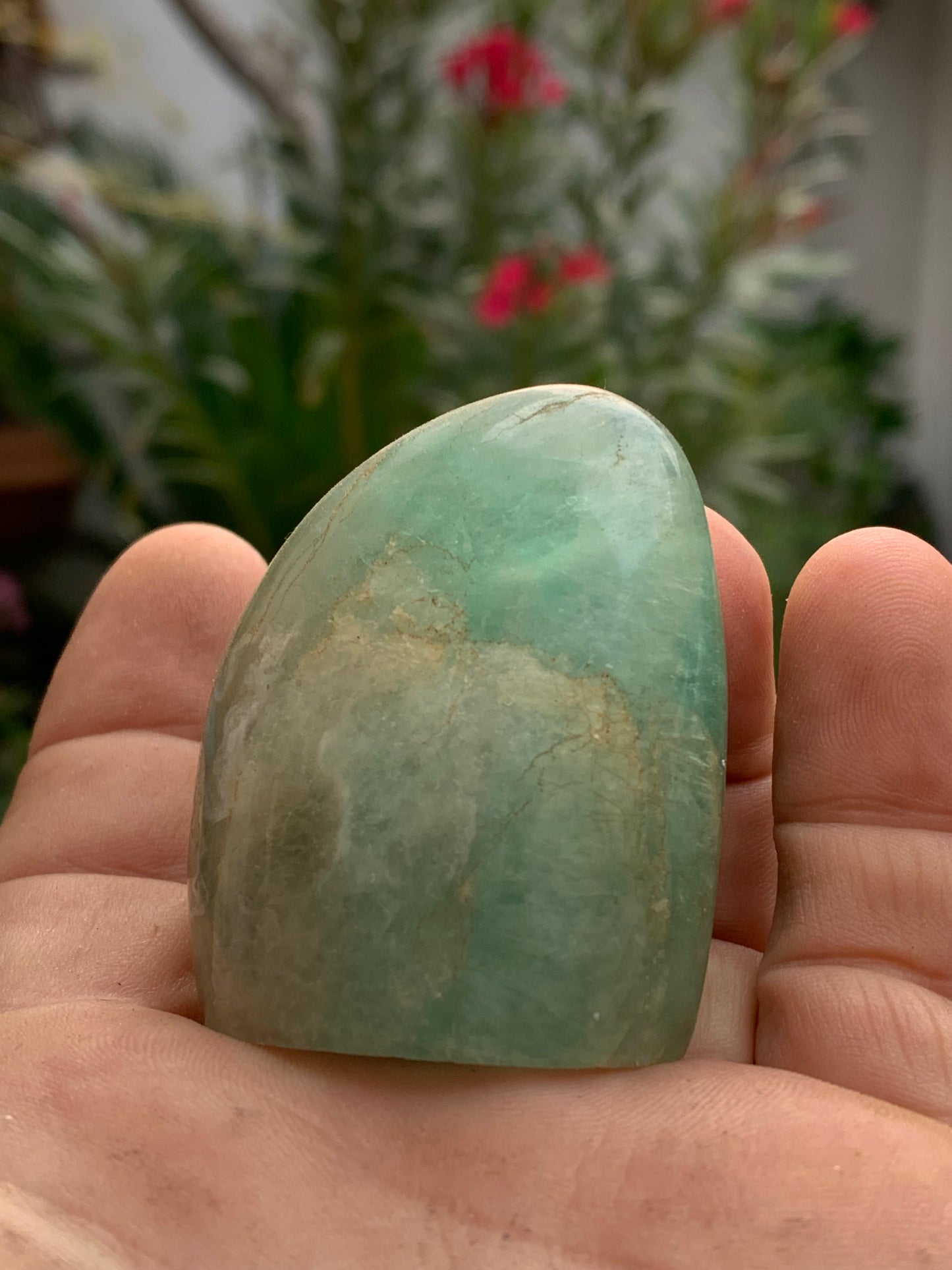 Fluorite verte, forme libre de 50 mm x 43 x 30 - 117,6 grammes. Belle qualité, magnifique pièce !