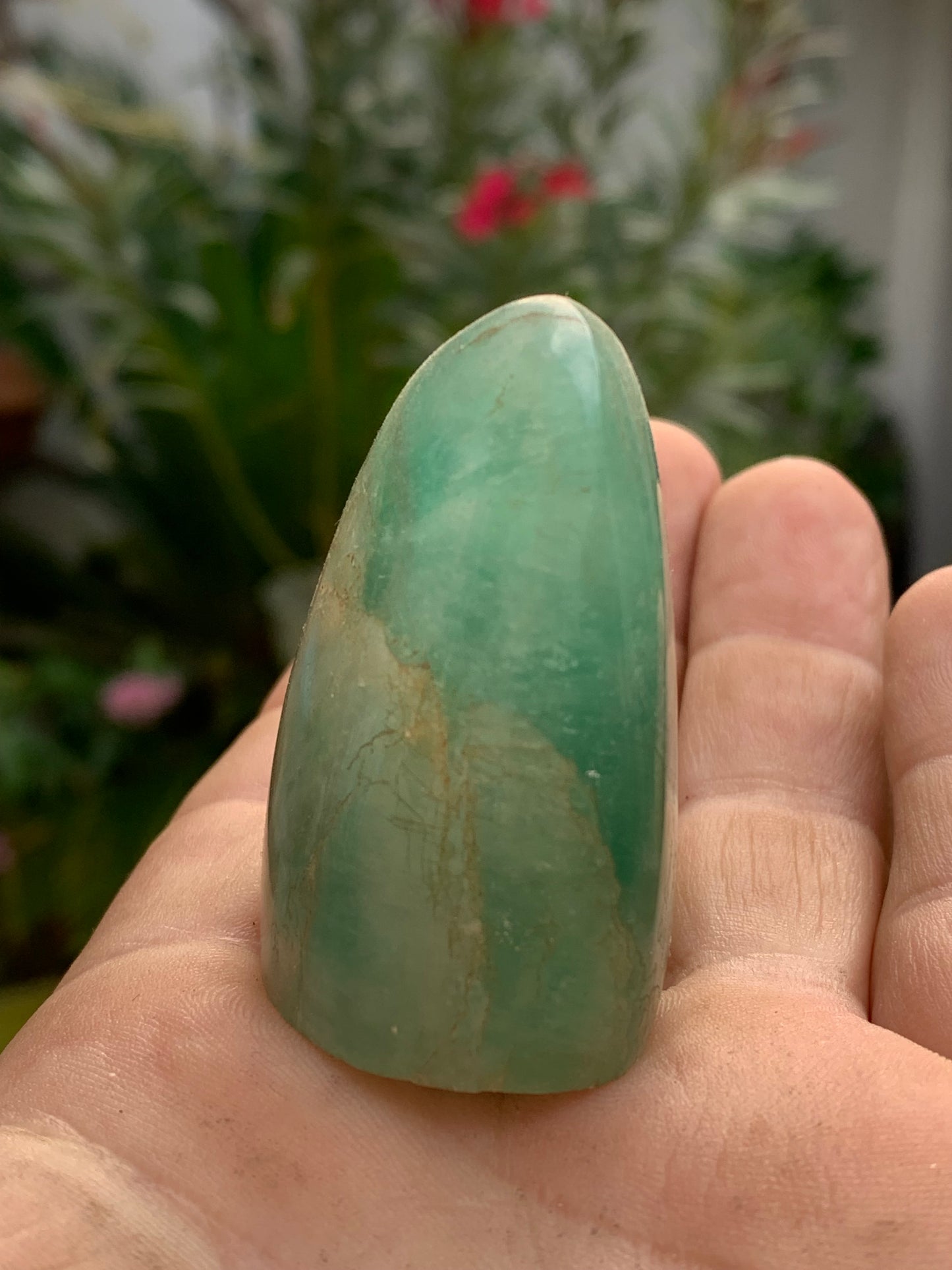 Fluorite verte, forme libre de 50 mm x 43 x 30 - 117,6 grammes. Belle qualité, magnifique pièce !