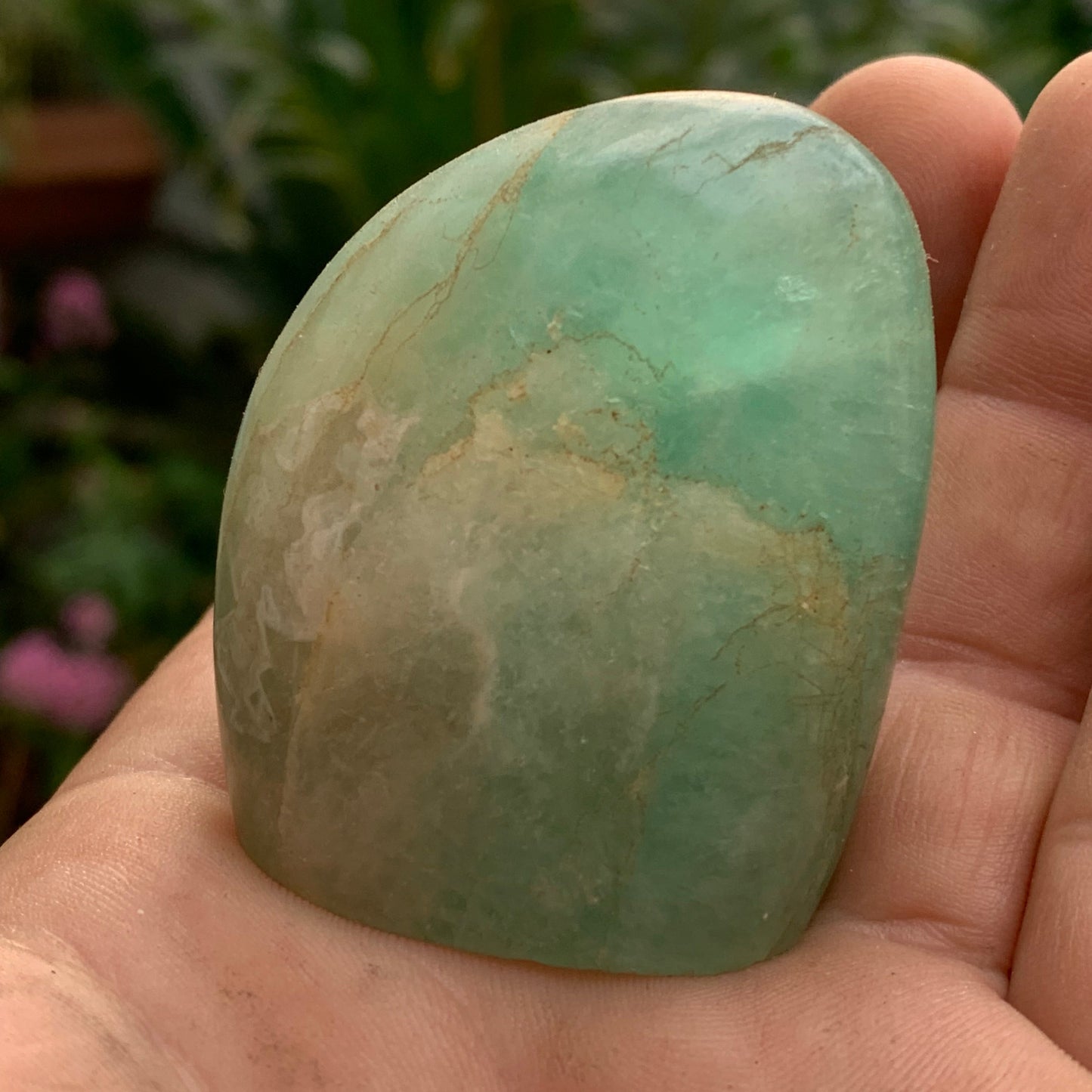 Fluorite verte, forme libre de 50 mm x 43 x 30 - 117,6 grammes. Belle qualité, magnifique pièce !