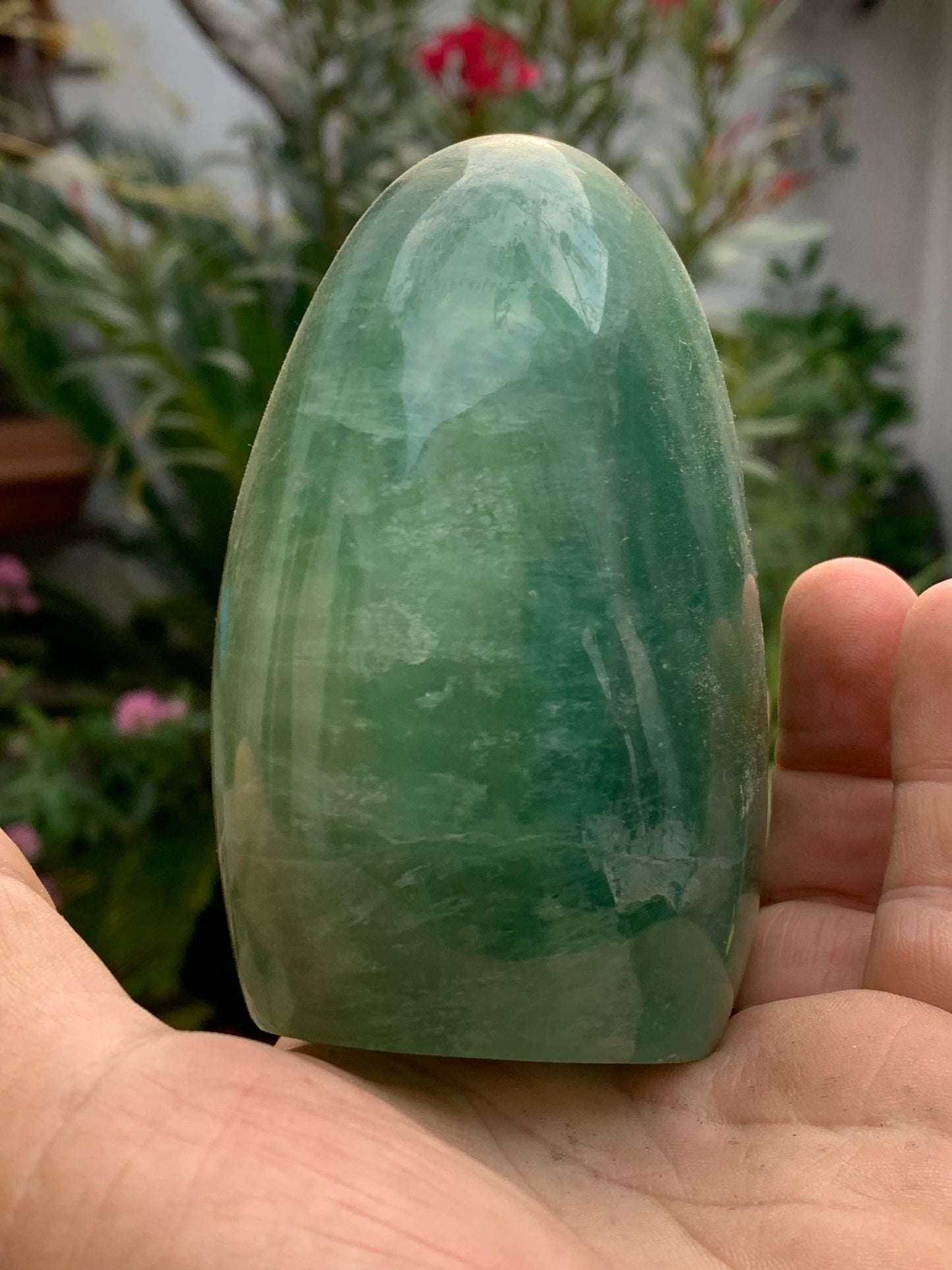 Fluorite verte, forme libre de 100 mm x 90 x 53 - 800 grammes. Belle qualité, magnifique pièce !