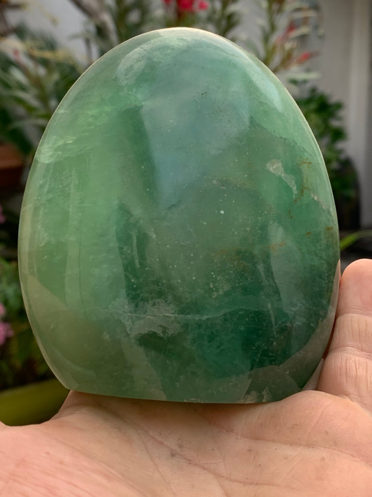 Fluorite verte, forme libre de 100 mm x 90 x 53 - 800 grammes. Belle qualité, magnifique pièce !