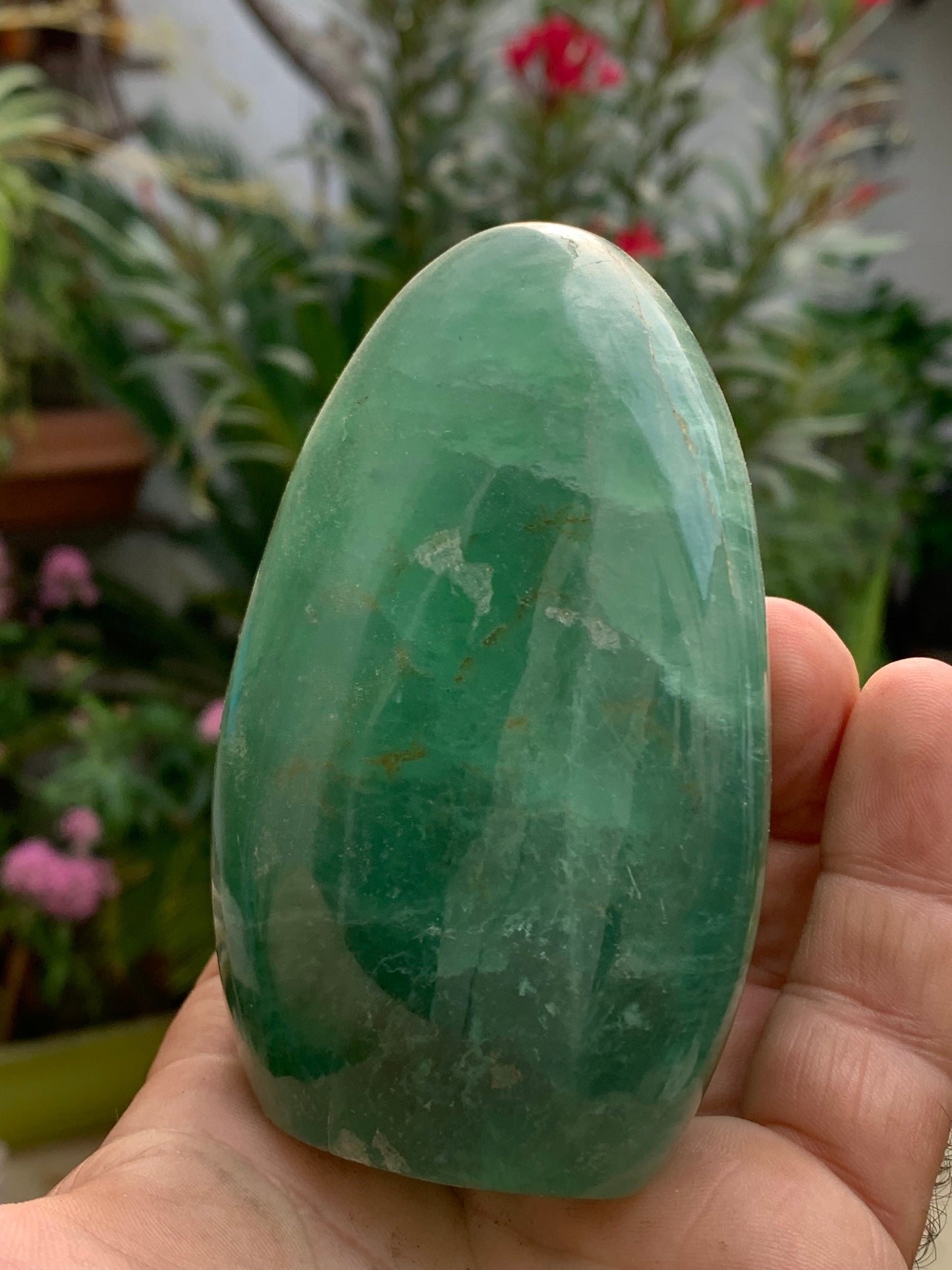 Fluorite verte, forme libre de 100 mm x 90 x 53 - 800 grammes. Belle qualité, magnifique pièce !