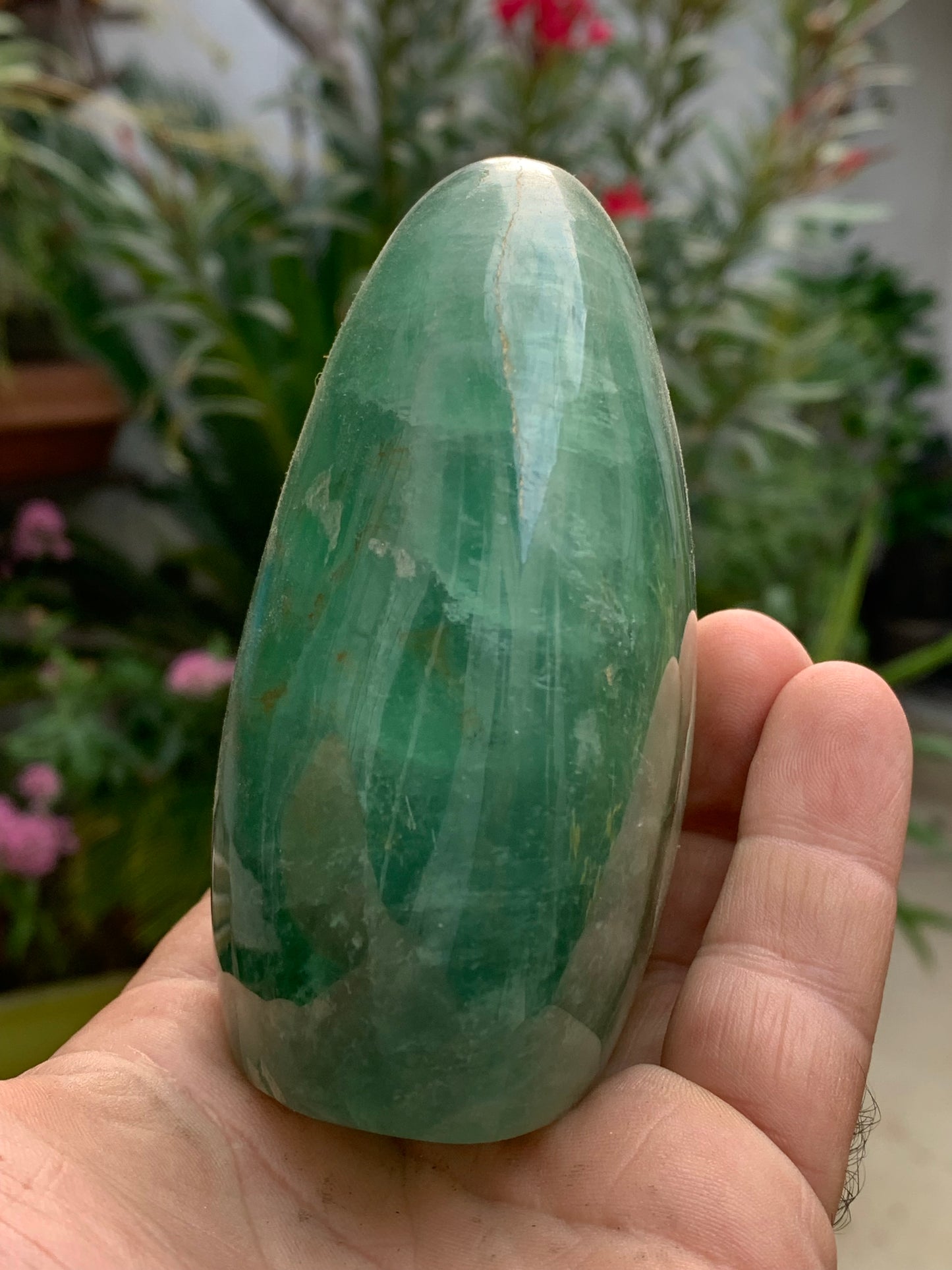 Fluorite verte, forme libre de 100 mm x 90 x 53 - 800 grammes. Belle qualité, magnifique pièce !