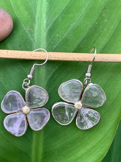 Boucles d'oreilles en Améthyste, en formes de 'trèfle à 4 feuilles', qualité AA à AAA. Vendu en laiton finition argenté, parfait !