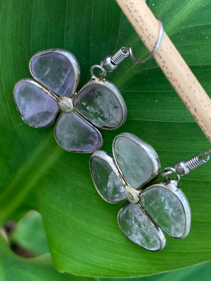 Boucles d'oreilles en Améthyste, en formes de 'trèfle à 4 feuilles', qualité AA à AAA. Vendu en laiton finition argenté, parfait !