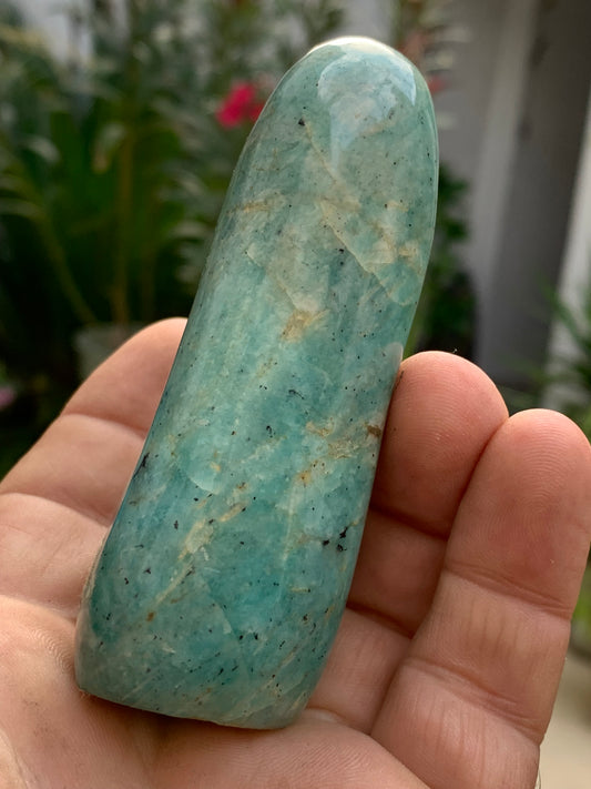 Amazonite, forme libre de 93 mm x 38 x 32 - 173,5 grammes. Belle qualité, magnifique pièce !