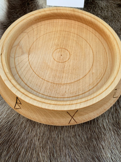 Grande assiette en bois avec ou sans gravure de Runes, 200 mm de diamètre x 30 de haut - 350 grammes. Fait main en France (19), très belle qualité, magnifique pièce !