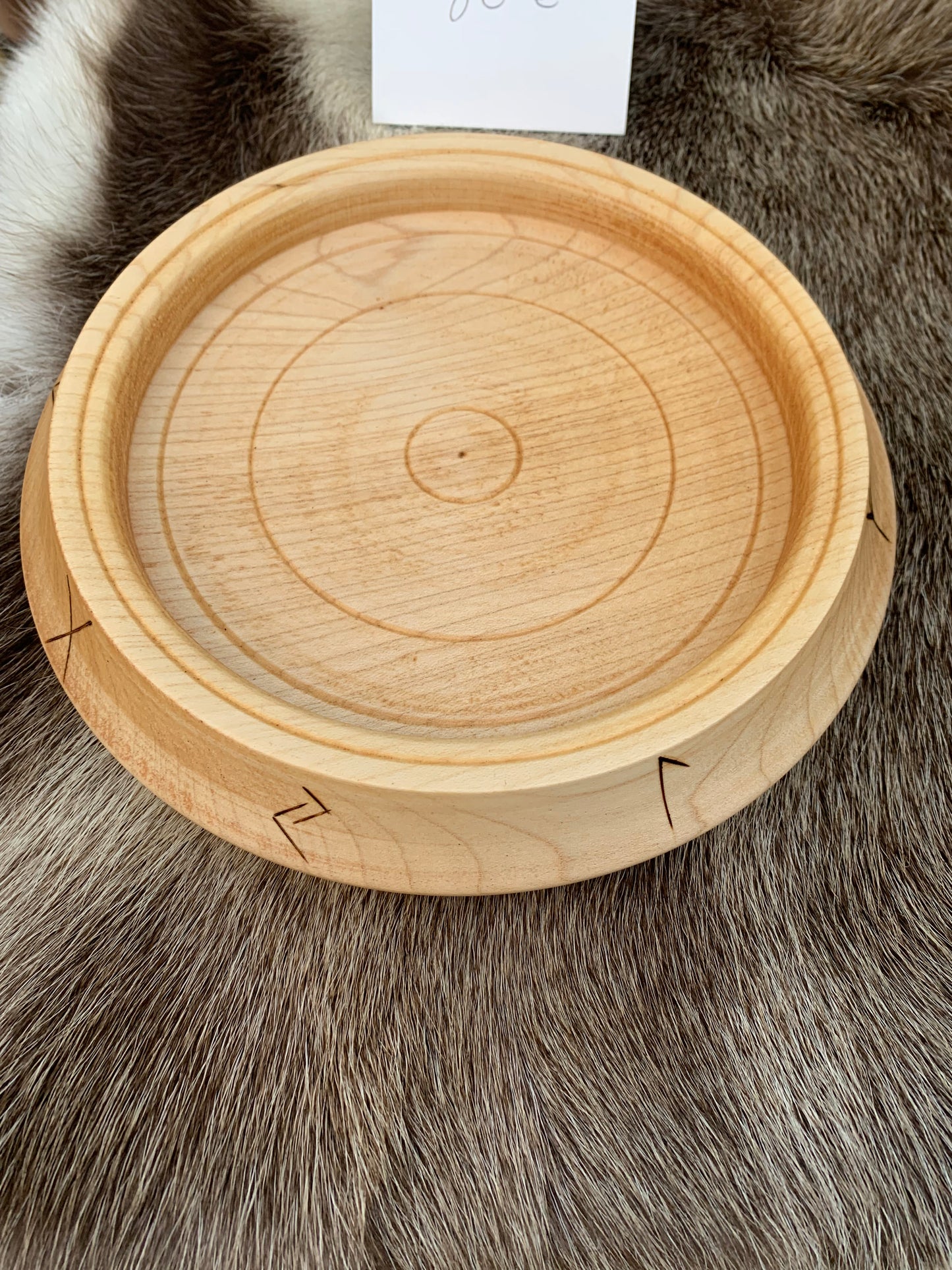 Grande assiette en bois avec ou sans gravure de Runes, 200 mm de diamètre x 30 de haut - 350 grammes. Fait main en France (19), très belle qualité, magnifique pièce !