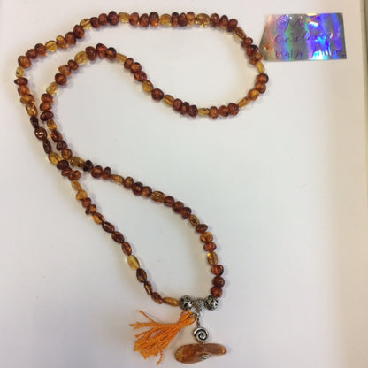 Création Gem & Zen, Mala de 108 perles en perle d'Ambre de 70 centimètres de longueur environ. Qualité AA à AAA, superbe pièce avec pochette de rangement offerte !