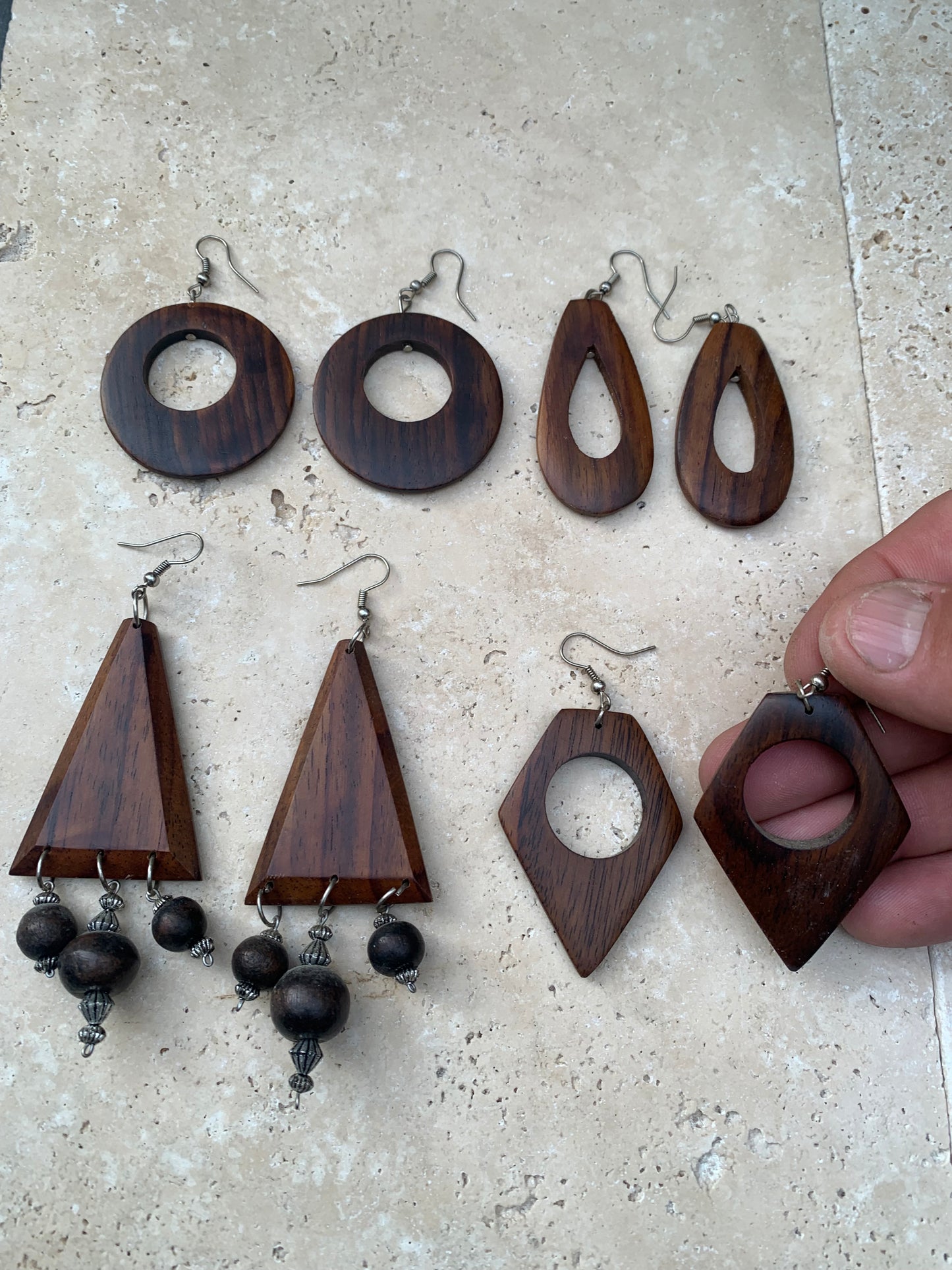 Boucles d'oreilles en bois d'acajou de 6 à 10 centimètres de hauteur, boucle en métal, 2 options : laiton argenté ou Argent 925, superbes pièces !