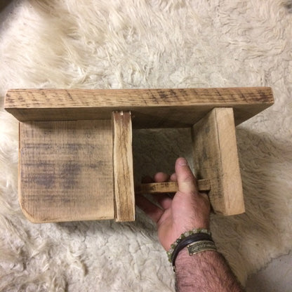 Banc de méditation en bois (Chêne), modèle de 48 x 20 centimètres de hauteur, parfait pour la méditation et même en décoration ! Fabriquer par Gem & Zen, chaque pièce est monter à la main, en France !