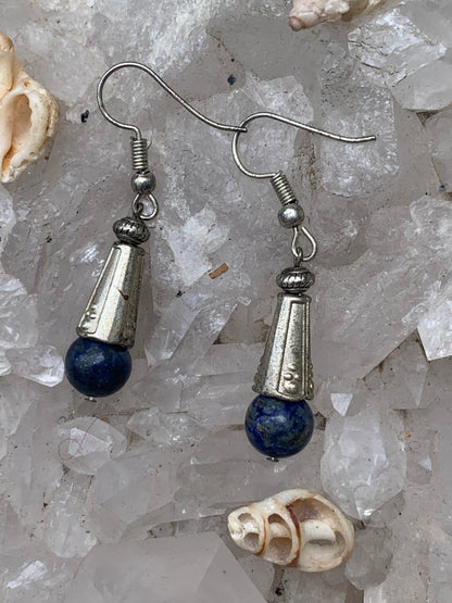 Boucles d'oreilles en Lapis lazuli, perle de 8 mm avec fantaisie, qualité AA à AAA. Vendu en finition Argent ou en laiton argenté, parfait ! + photo pour un choix de perles diverses !