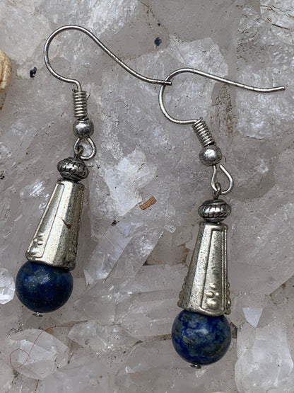 Boucles d'oreilles en Lapis lazuli, perle de 8 mm avec fantaisie, qualité AA à AAA. Vendu en finition Argent ou en laiton argenté, parfait ! + photo pour un choix de perles diverses !