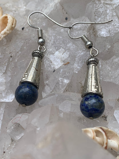 Boucles d'oreilles en Lapis lazuli, perle de 8 mm avec fantaisie, qualité AA à AAA. Vendu en finition Argent ou en laiton argenté, parfait ! + photo pour un choix de perles diverses !
