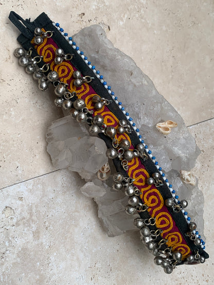 Sélection de bracelets de danses pour chevilles ou autres, fait en textile et perles/ clochettes en métal. Fabrication artisanale faîte en Afghanistan. Parfait pour l'accompagnement !