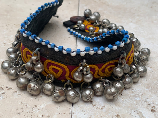 Sélection de bracelets de danses pour chevilles ou autres, fait en textile et perles/ clochettes en métal. Fabrication artisanale faîte en Afghanistan. Parfait pour l'accompagnement !