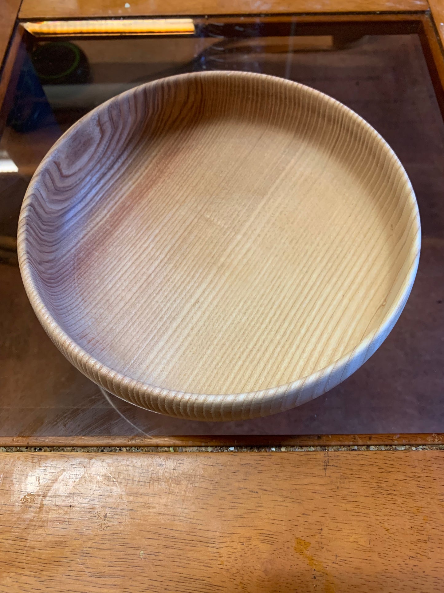 Plat de présentation ou grande assiette creuse en bois avec ou sans gravure de Runes, 200 mm de diamètre x 60 de haut x 8 - 250 grammes. Fait main en France (19), très belle qualité, magnifique pièce !