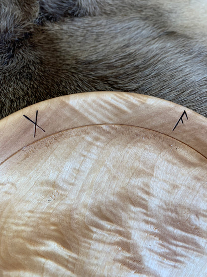 Assiette en bois avec ou sans gravure de Runes, 220 à 240 mm de diamètre x 40 de haut x 8 - 250 grammes. Fait main en France (19), très belle qualité, magnifique pièce !