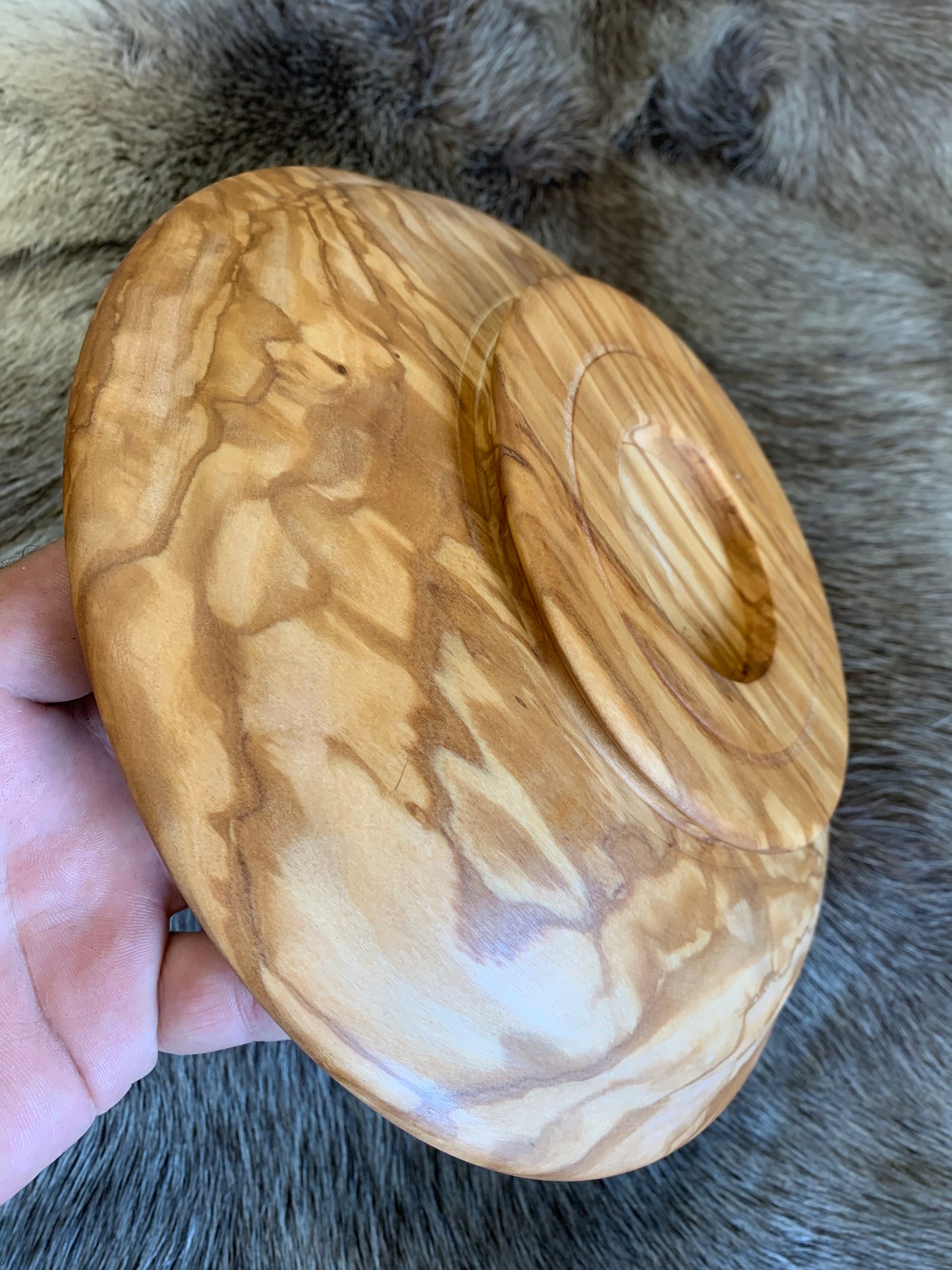 Assiette en bois avec ou sans gravure de Runes, 220 à 240 mm de diamètre x 40 de haut x 8 - 250 grammes. Fait main en France (19), très belle qualité, magnifique pièce !