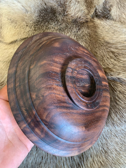 Assiette en bois avec ou sans gravure de Runes, 220 à 240 mm de diamètre x 40 de haut x 8 - 250 grammes. Fait main en France (19), très belle qualité, magnifique pièce !