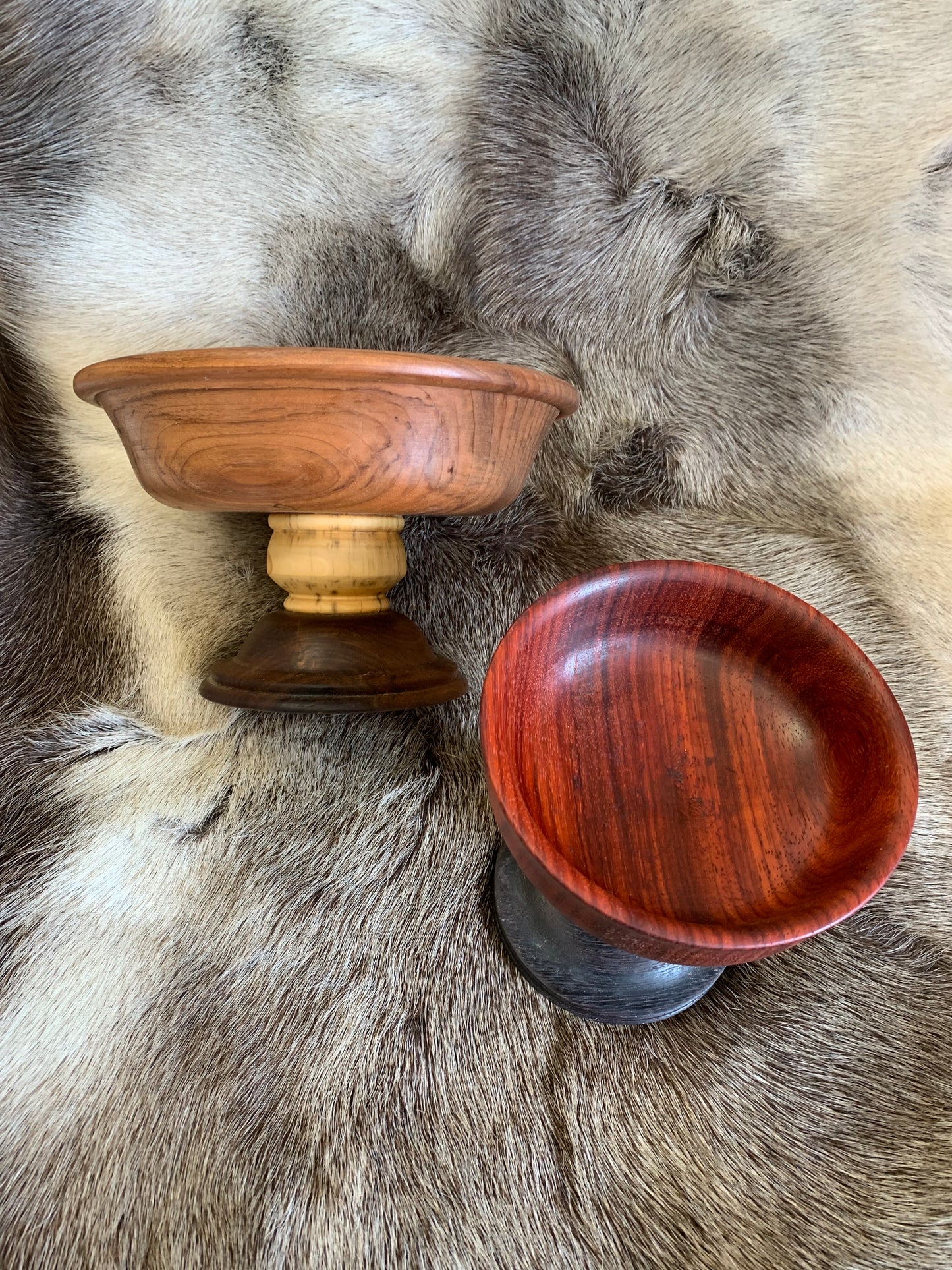 Plat de présentation de style 'Calice' en bois avec ou sans gravure de Runes, 2 tailles au choix. Fait main en France (19), très belle qualité, magnifiques pièces !