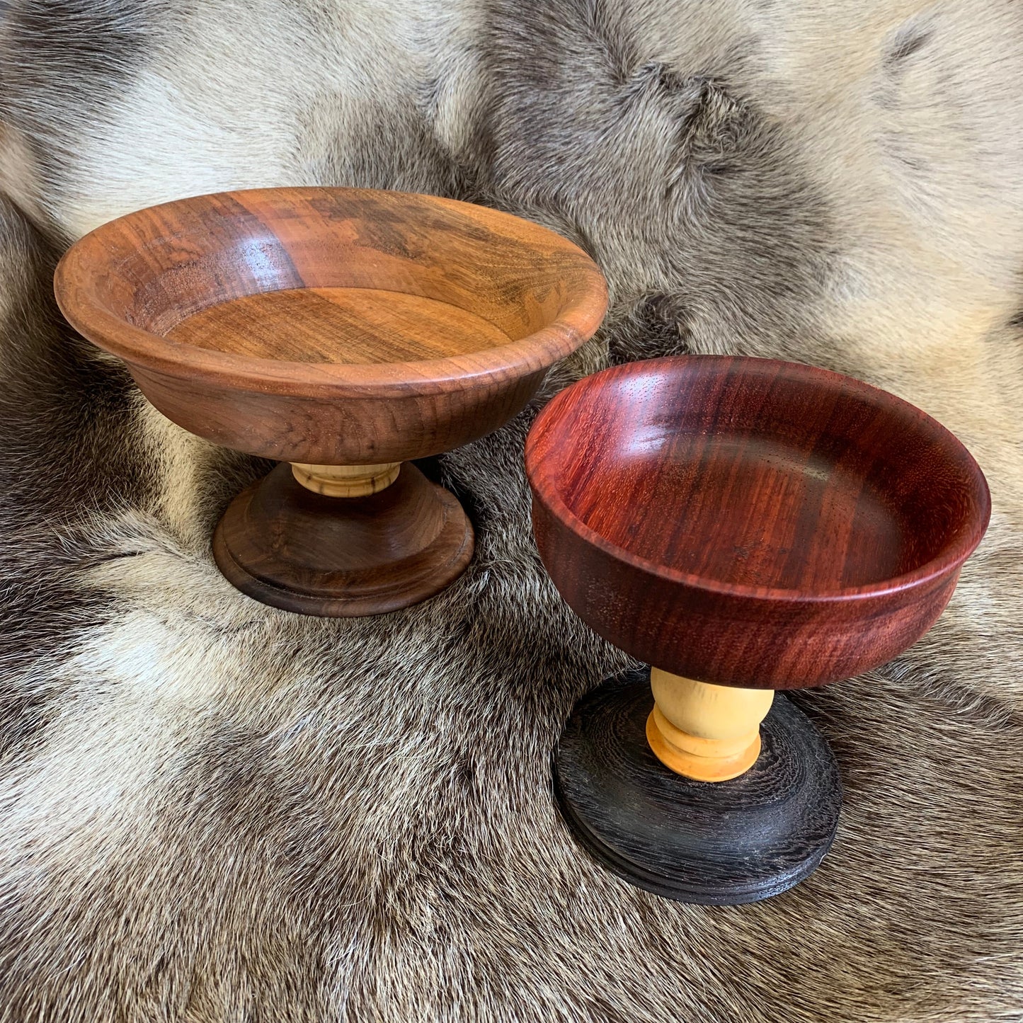 Plat de présentation de style 'Calice' en bois avec ou sans gravure de Runes, 2 tailles au choix. Fait main en France (19), très belle qualité, magnifiques pièces !