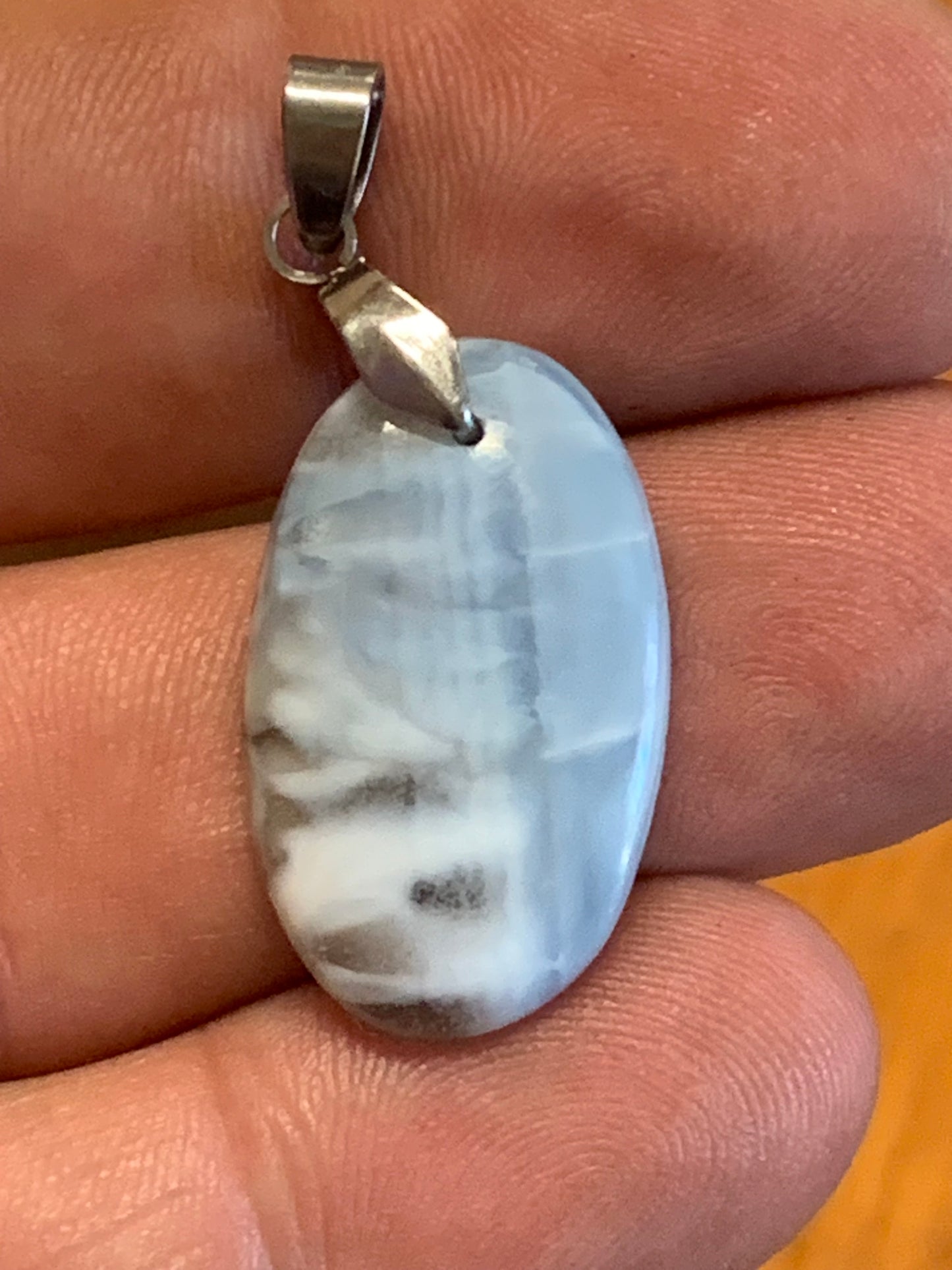 Opale Owyhee, pendentif en Argent, de 40mm de hauteur x 15 x 5. Vendu avec cordon réglable de couleur noire !