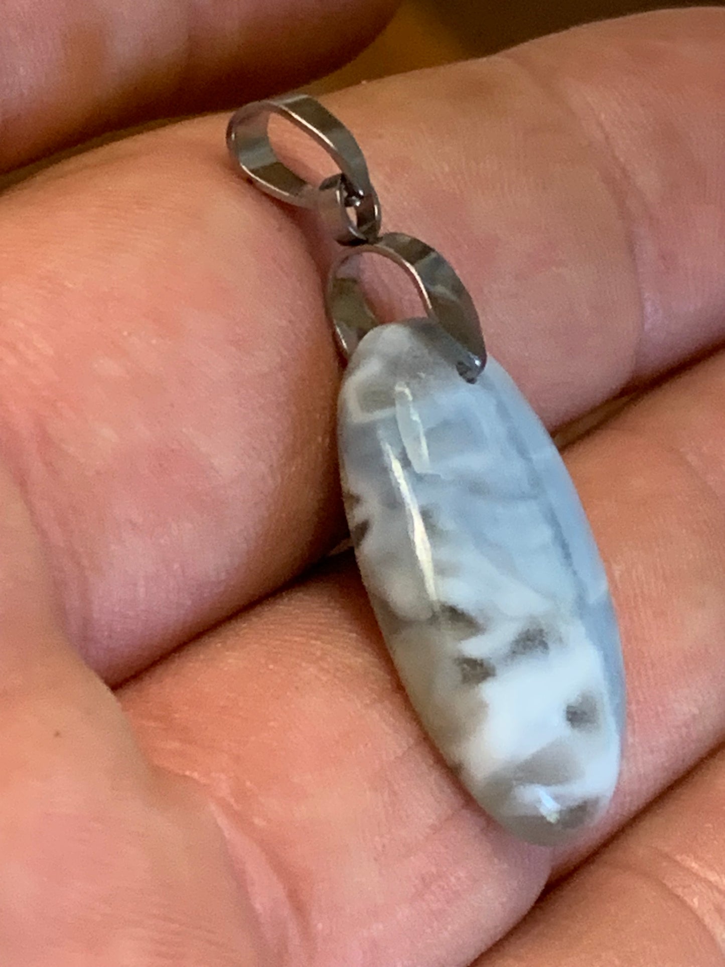 Opale Owyhee, pendentif en Argent, de 40mm de hauteur x 15 x 5. Vendu avec cordon réglable de couleur noire !