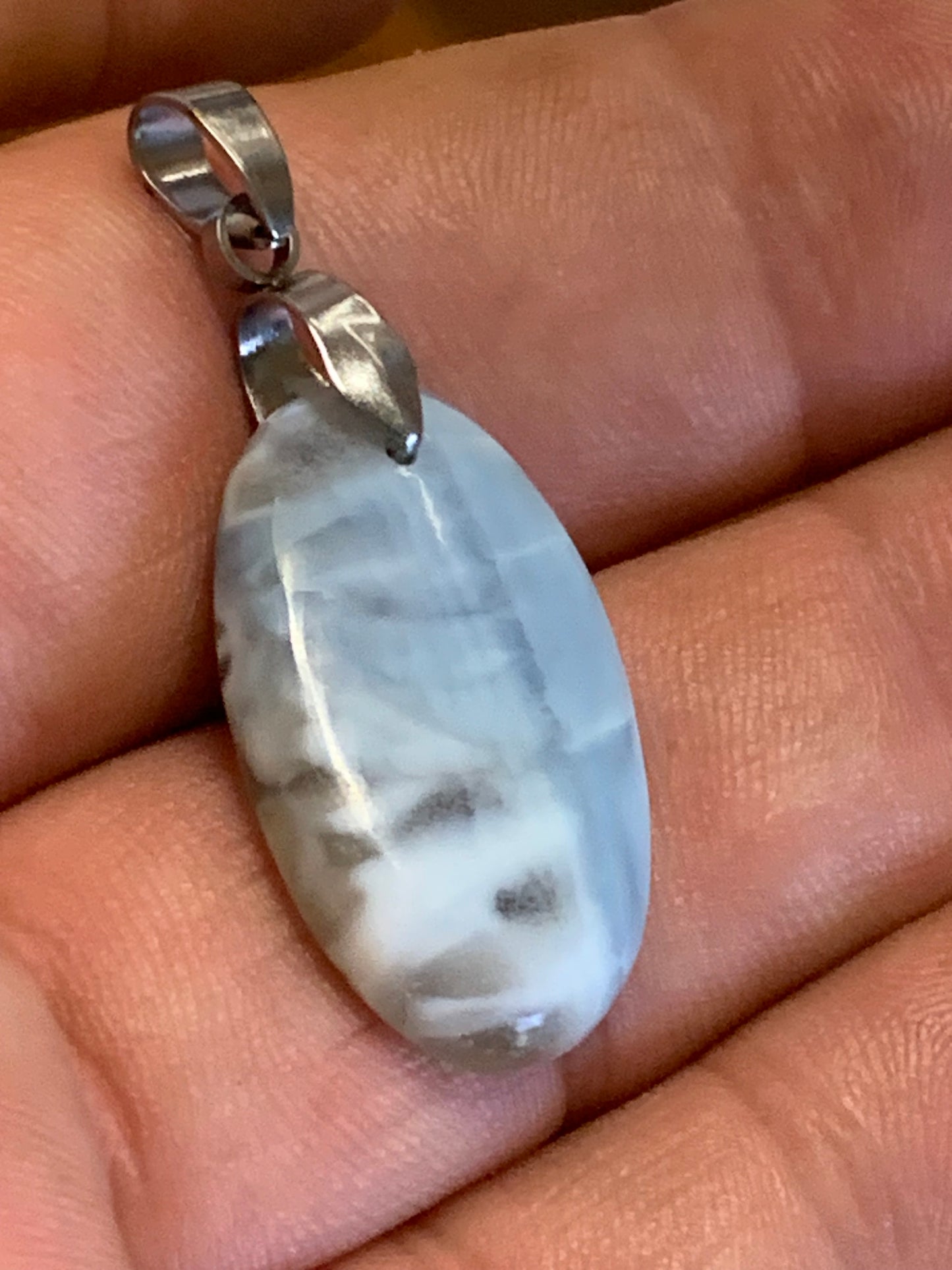 Opale Owyhee, pendentif en Argent, de 40mm de hauteur x 15 x 5. Vendu avec cordon réglable de couleur noire !