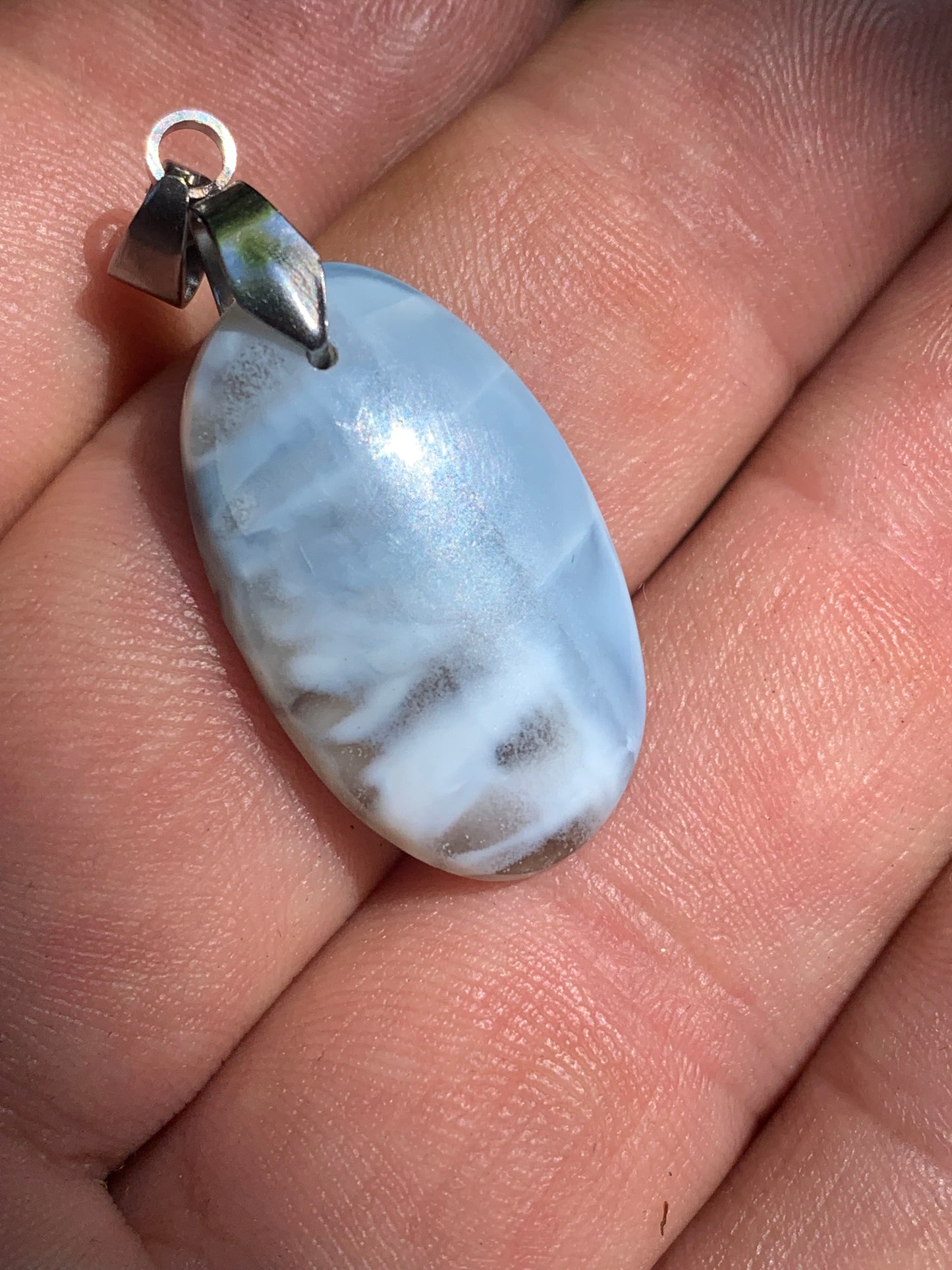Opale Owyhee, pendentif en Argent, de 40mm de hauteur x 15 x 5. Vendu avec cordon réglable de couleur noire !