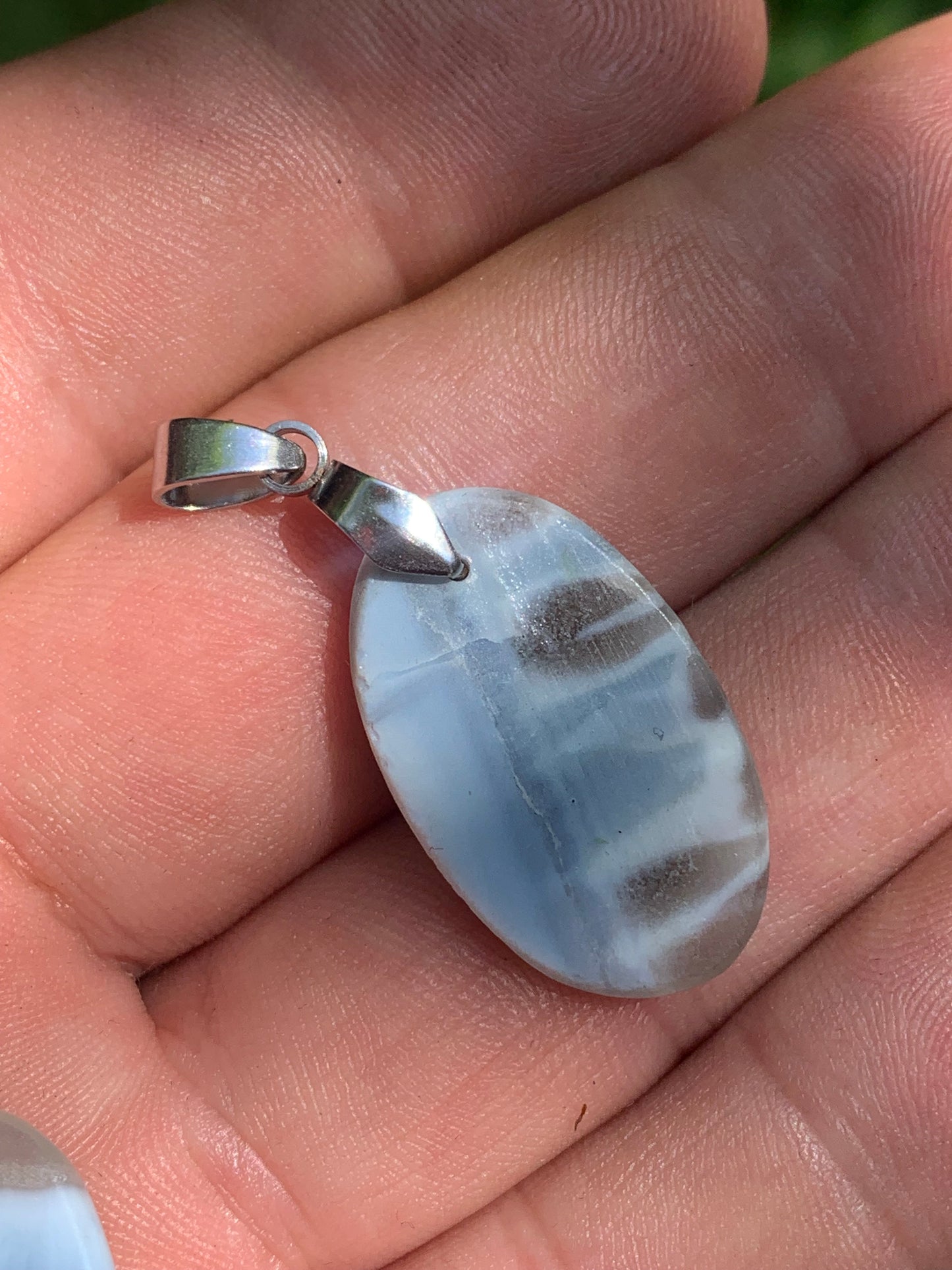 Opale Owyhee, pendentif en Argent, de 40mm de hauteur x 15 x 5. Vendu avec cordon réglable de couleur noire !