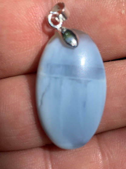 Opale Owyhee, pendentif en Argent, de 40mm de hauteur x 16 x 5. Vendu avec cordon réglable de couleur noire !