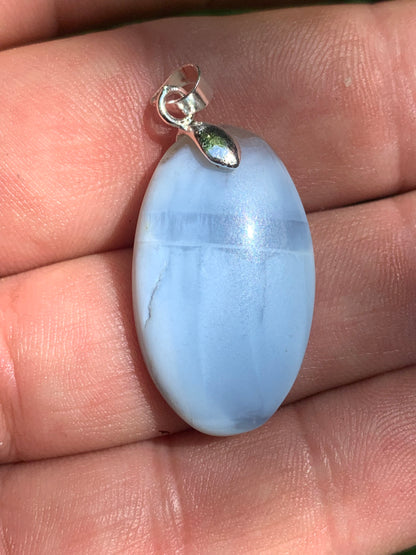 Opale Owyhee, pendentif en Argent, de 40mm de hauteur x 16 x 5. Vendu avec cordon réglable de couleur noire !