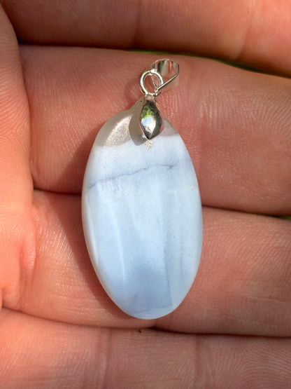 Opale Owyhee, pendentif en Argent, de 40mm de hauteur x 16 x 5. Vendu avec cordon réglable de couleur noire !