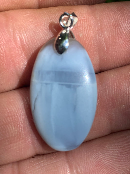 Opale Owyhee, pendentif en Argent, de 40mm de hauteur x 16 x 5. Vendu avec cordon réglable de couleur noire !
