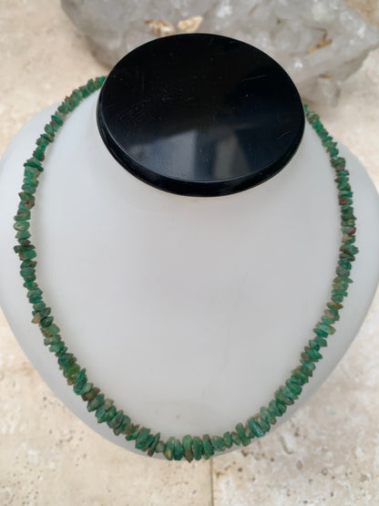 Rare ! Superbe collier en perle naturelle d'emeraude du Pakistan, 44 centimètres de longueur. Fait sur Argent par Gem & Zen ! Véritable œuvre d'art, chaque perle est un joyau !