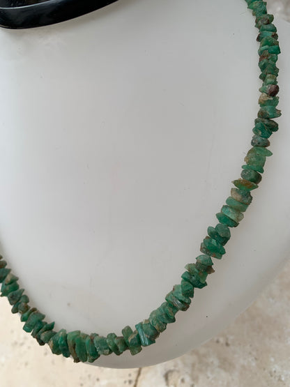 Rare ! Superbe collier en perle naturelle d'emeraude du Pakistan, 44 centimètres de longueur. Fait sur Argent par Gem & Zen ! Véritable œuvre d'art, chaque perle est un joyau !