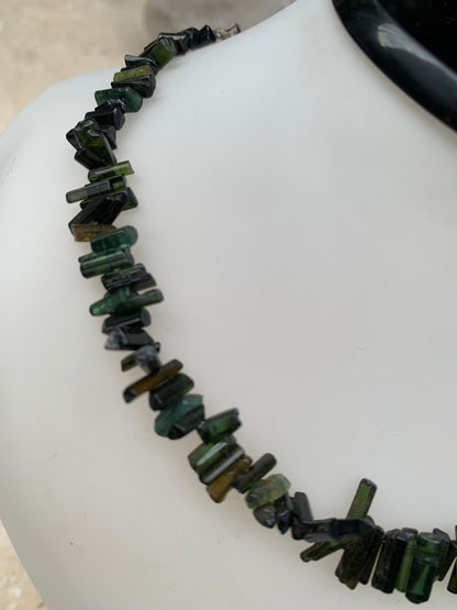Bijoux d'exception, superbe collier en perle naturelle de tourmaline verte - verdelite, 40 centimètres de longueur, fait sur Argent ! Véritable œuvre d'art, chaque perle est un joyau !