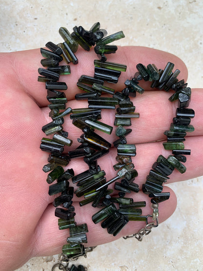 Bijoux d'exception, superbe collier en perle naturelle de tourmaline verte - verdelite, 40 centimètres de longueur, fait sur Argent ! Véritable œuvre d'art, chaque perle est un joyau !