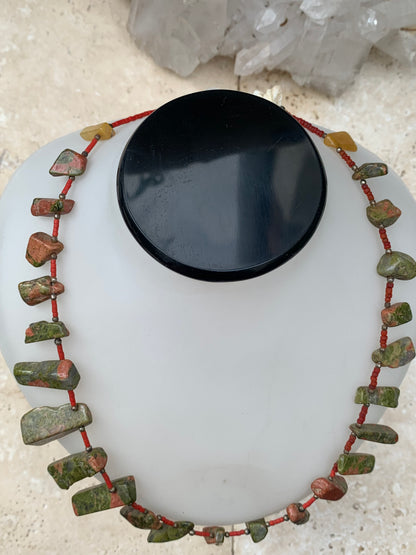 Superbe collier en perle naturelle de Jaspe Unakite du Pakistan, 44 centimètres de longueur. Fait sur Argent par Gem & Zen ! Véritable œuvre d'art, chaque perle est un joyau !