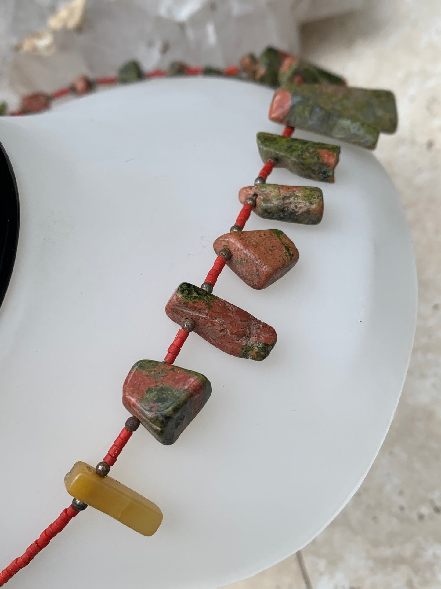 Superbe collier en perle naturelle de Jaspe Unakite du Pakistan, 44 centimètres de longueur. Fait sur Argent par Gem & Zen ! Véritable œuvre d'art, chaque perle est un joyau !