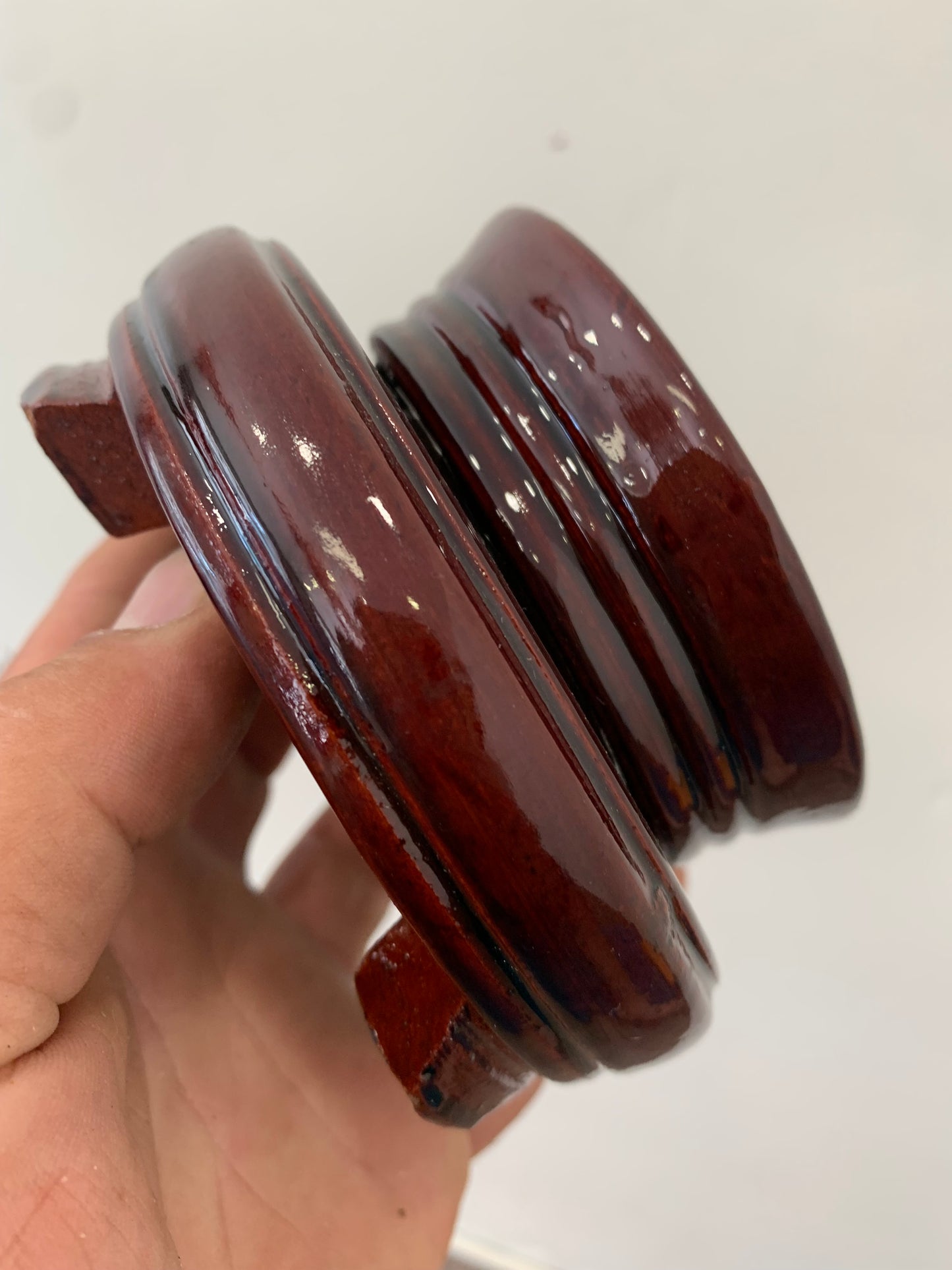 Boule de cristal de 15 centimètres avec un beau support en bois exotique (rouge), très bonne qualité de transparence et de pureté, parfait !