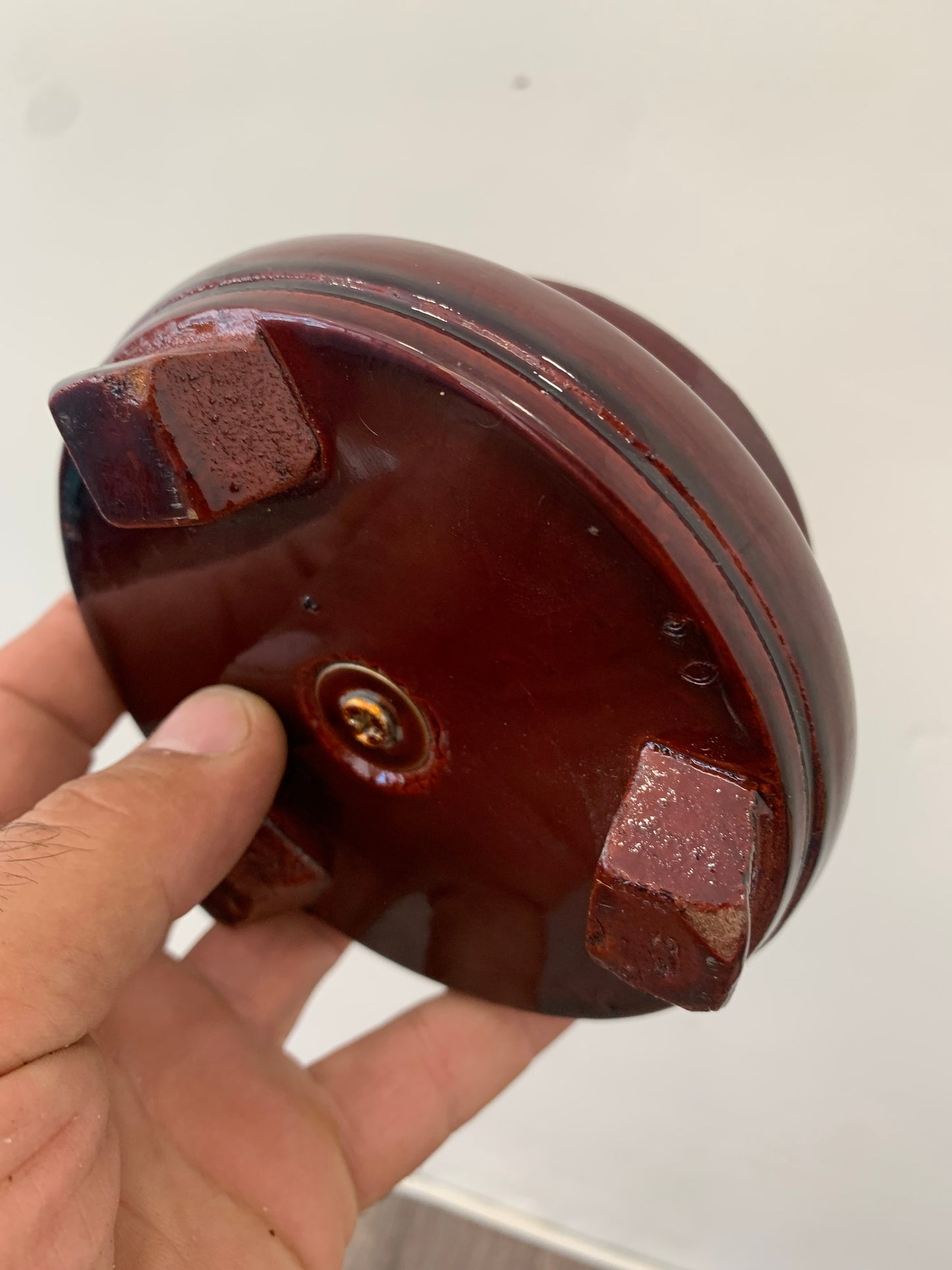 Boule de cristal de 15 centimètres avec un beau support en bois exotique (rouge), très bonne qualité de transparence et de pureté, parfait !