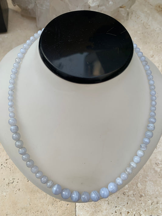 Blue Lace Agate, 'necklace/pearl drop', round shape, 4 to 10 millimeters in diameter. 44 centimeters long + 4 cm chain extension. Lobster clasp. Very beautiful piece!
