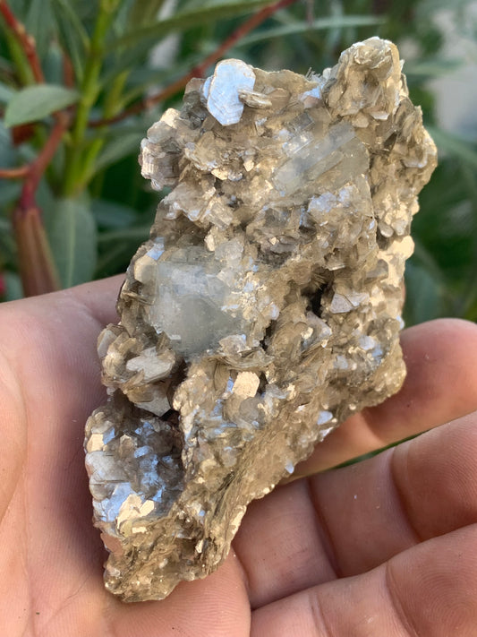 Aigue-marine avec Muscovite, superbe pièce de 88x72x39mm - 111 grammes ! Une brillance incroyable !