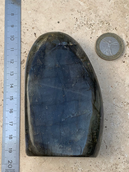 Labradorite, forme libre de qualité AAA, 95 x 60 x 30 mm - 424 grammes environ. Très belle qualité, parfait !