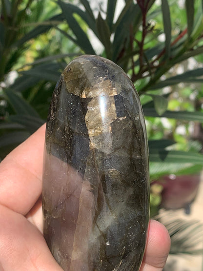 Labradorite, forme libre de qualité AAA, 95 x 60 x 30 mm - 424 grammes environ. Très belle qualité, parfait !